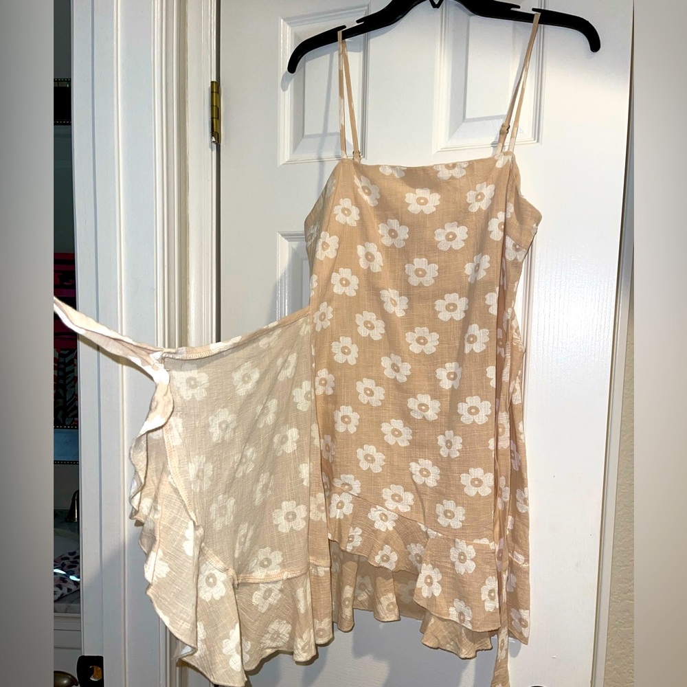 Tan light cotton flower wrap dress with zipper Size 6 by Polly - Picture 6 of 7